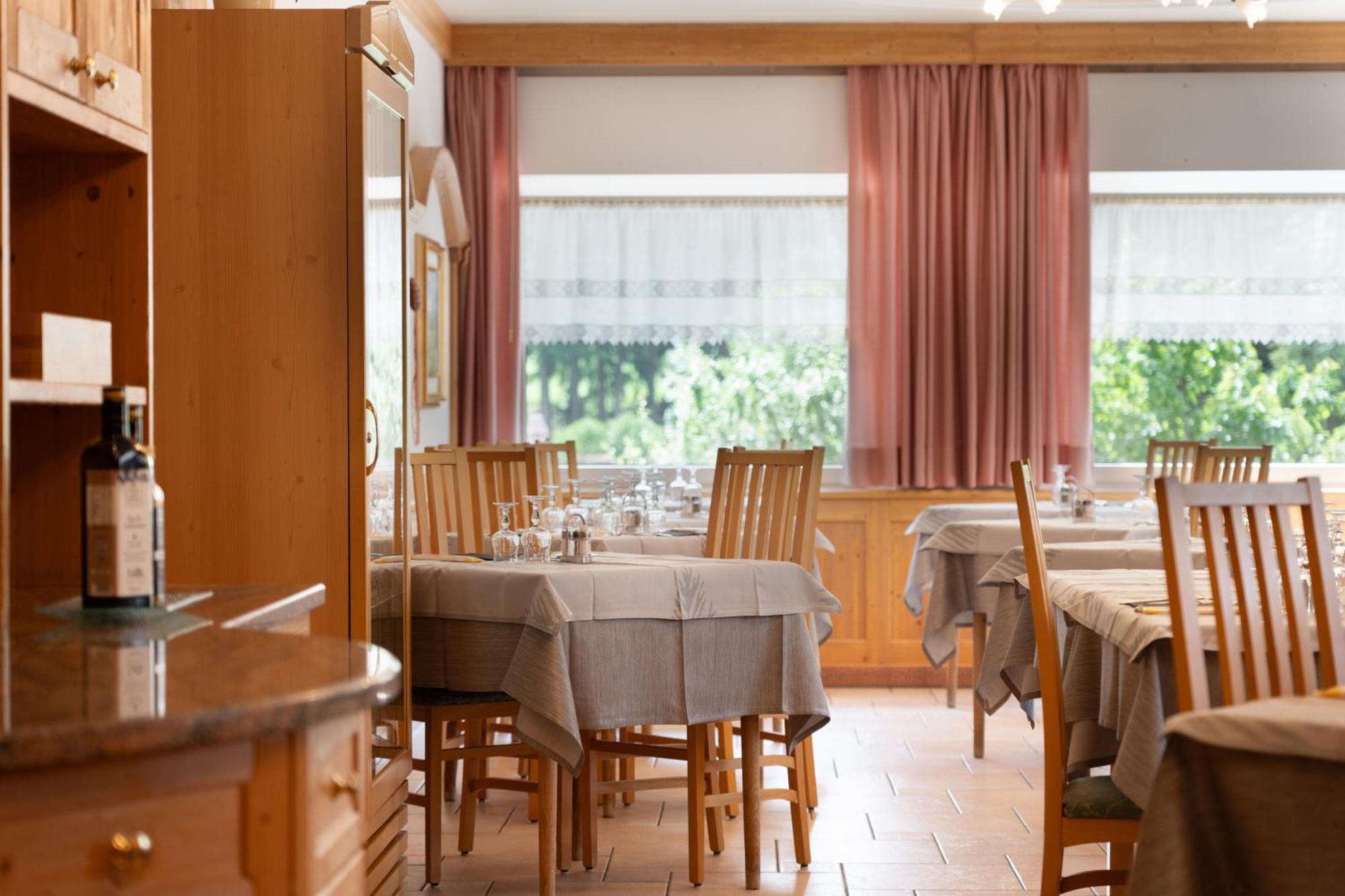 Hotel Mary Pozza di Fassa Exterior photo